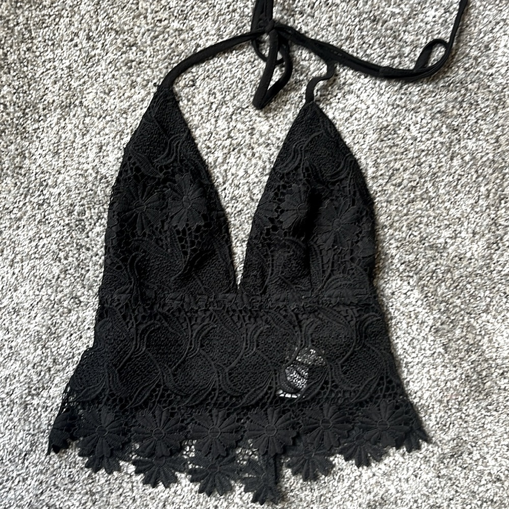🩷Rumor Boutique Lace Halter Top